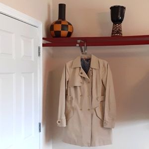 Women's Tommy Hilfiger coat, tan color size S/P